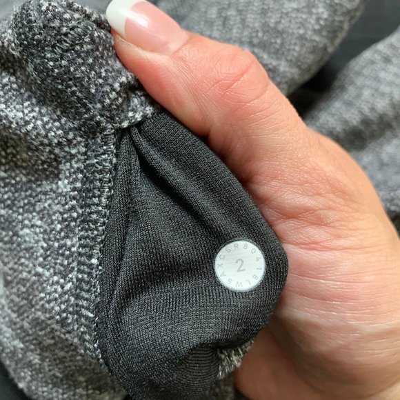 Lululemon align 28in size 2 dark grey chevron - Picture 3 of 5